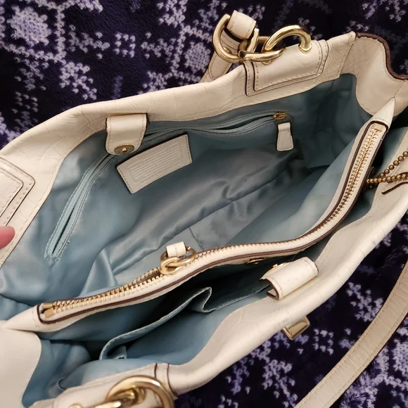 Coach Peyton Leather Handbag Satchel -- Patent in Ivory Cream - Picture 4 of 11